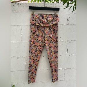 NWOT: Onzie High Rise Legging and Bali Bandeau set, Floral pattern, size S/M